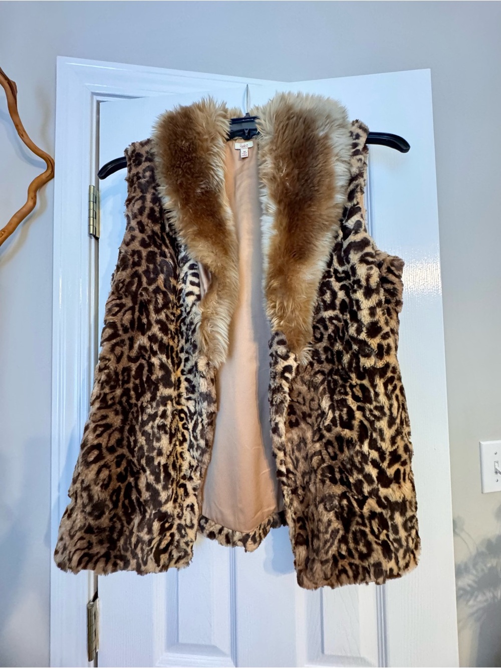 Reba Faux Fur Leopard Print Vest with Tan Collar
